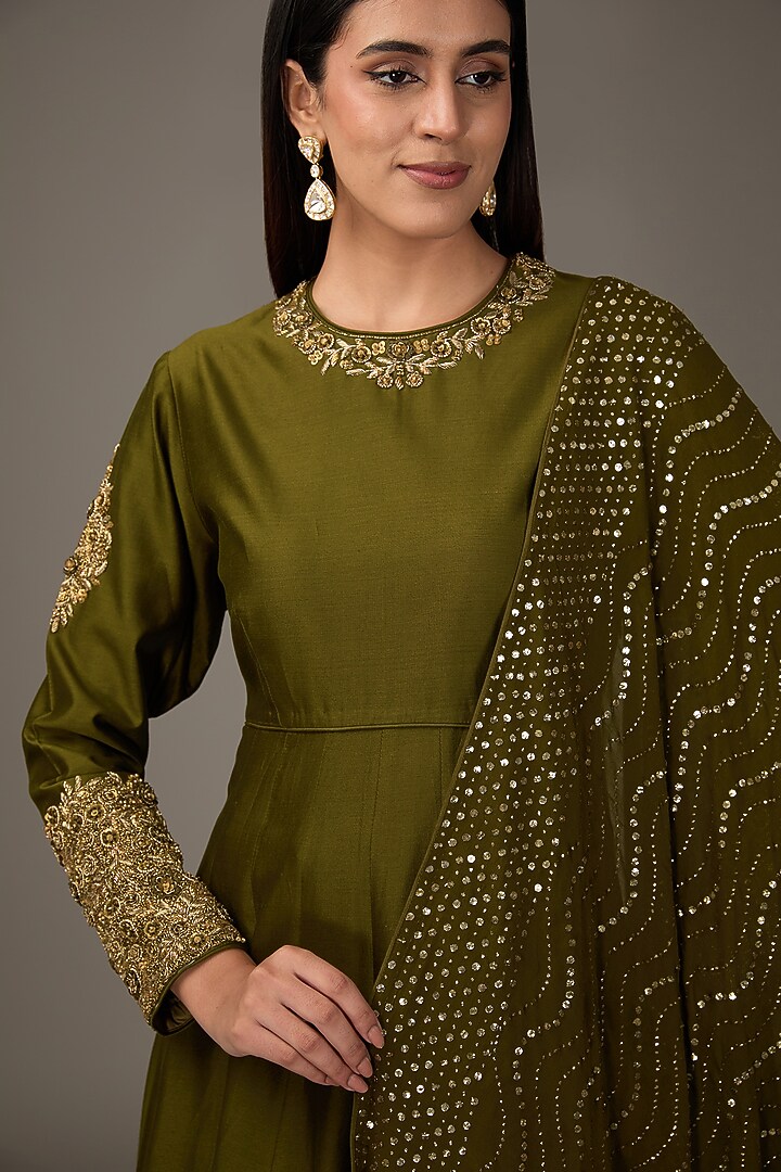 Olive Green Chanderi Silk Zardosi Work Wedding Anarkali Set by RICHA AHLUWALIA at Pernia's Pop Up Shop