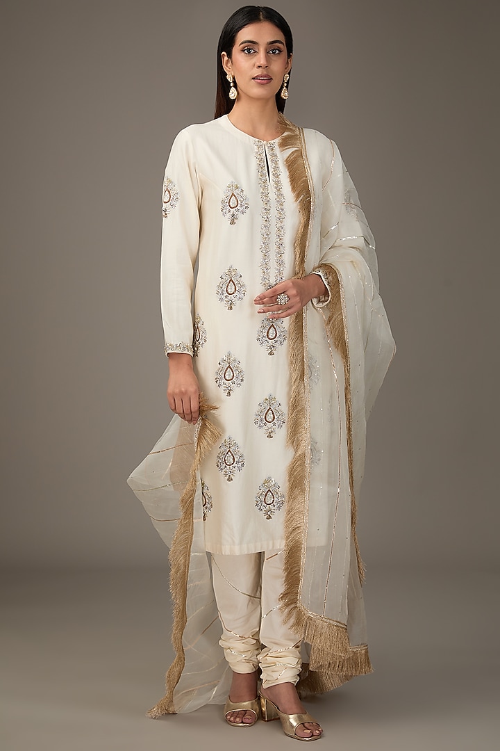 Ivory Chanderi Zardosi Work Kurta Set by RICHA AHLUWALIA at Pernia's Pop Up Shop