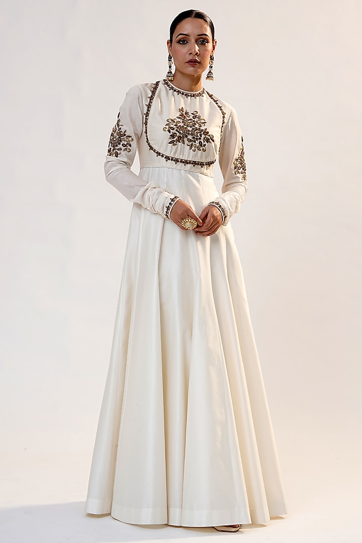 White Chanderi Silk Zardosi Embroidered Anarkali Set by RICHA AHLUWALIA at Pernia's Pop Up Shop