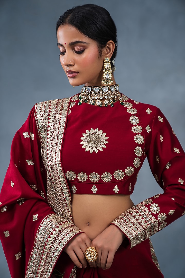 Cardinal Red Chanderi Hand & Machine Embroidered Reception Saree Set by RICHA AHLUWALIA at Pernia's Pop Up Shop