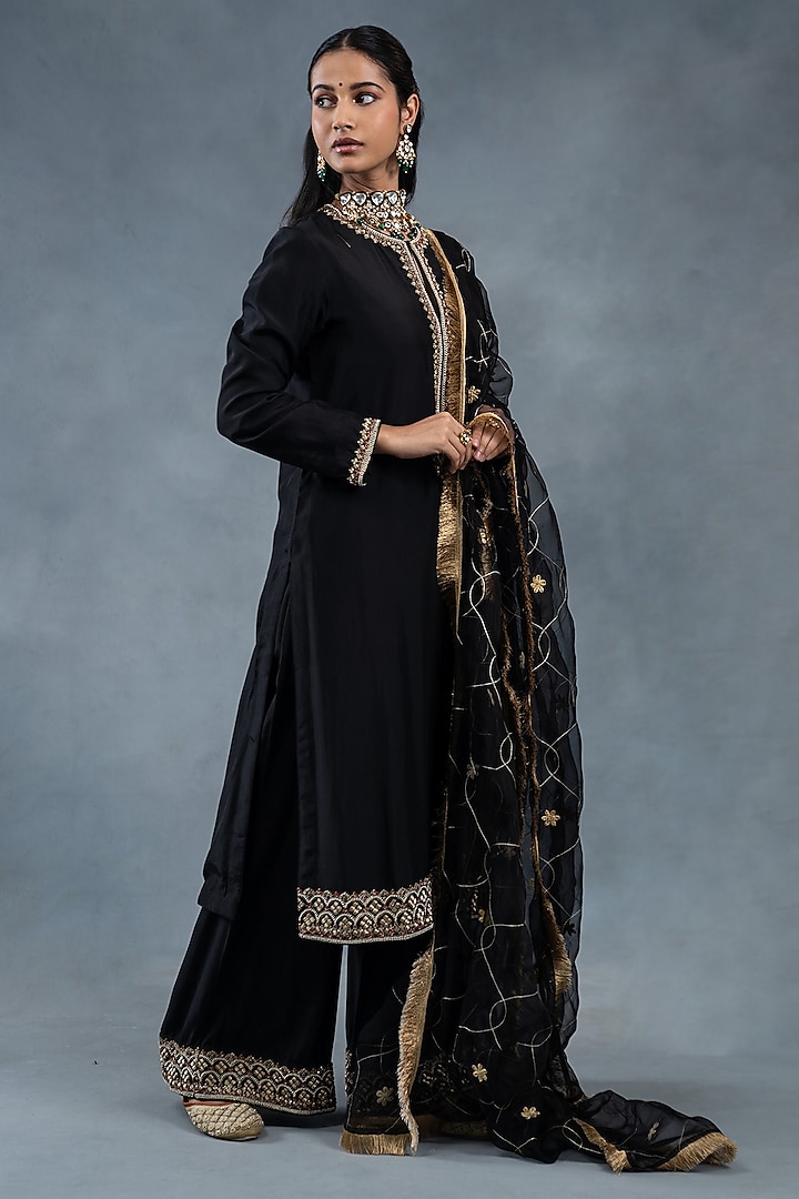 Black Habutai Silk Zardosi Embroidered Kurta Set by RICHA AHLUWALIA at Pernia's Pop Up Shop