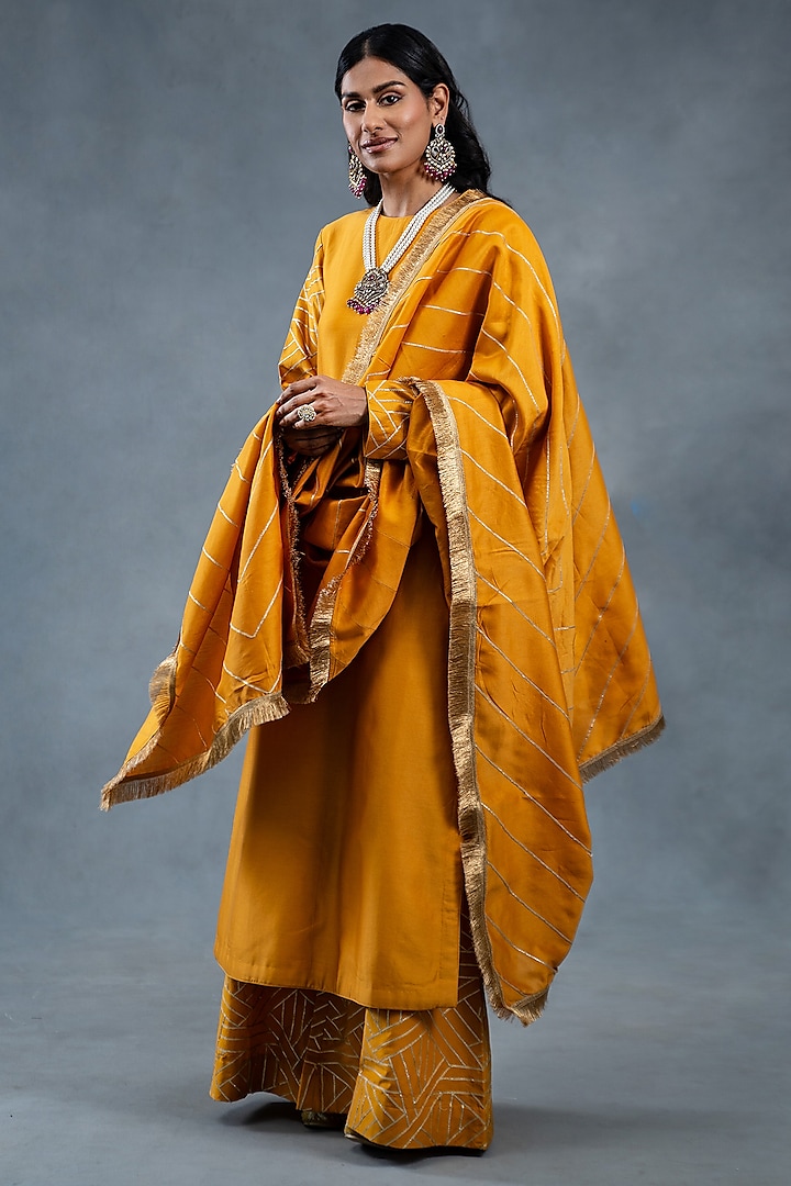 Mustard Yellow Chanderi Silk Hand & Machine Embroidered Kurta Set by RICHA AHLUWALIA at Pernia's Pop Up Shop