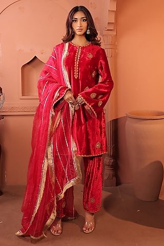 Red-Pink Silk Velvet Sequins & Zardosi Embroidered Kurta Set by RICHA AHLUWALIA