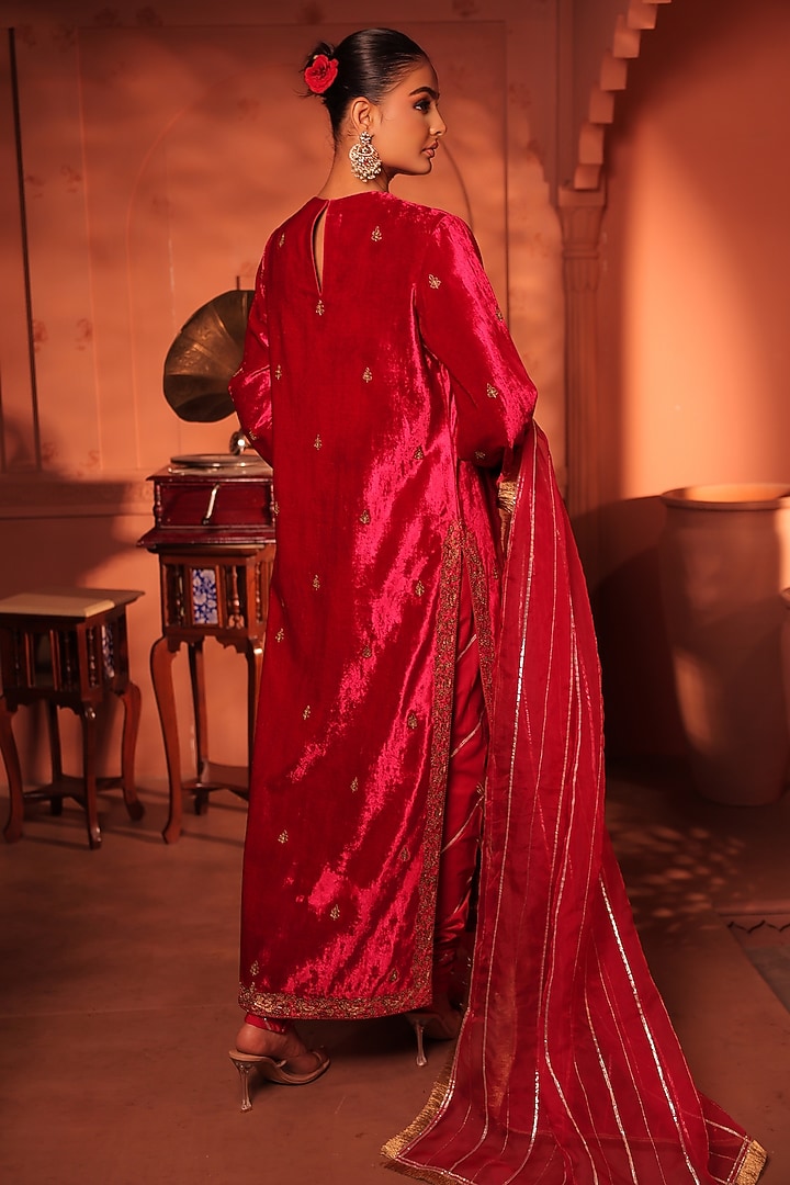 Red-Pink Silk Velvet Kasab & Zardosi Hand Embroidered Kurta Set by RICHA AHLUWALIA at Pernia's Pop Up Shop