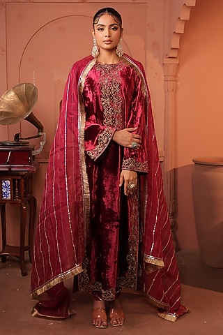 Maroon Silk Velvet Kasab & Zardosi Hand Embroidered Kurta Set by RICHA AHLUWALIA