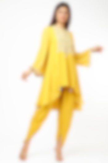 Yellow Georgette Embroidered Kurta Set by Ridhi agarwal