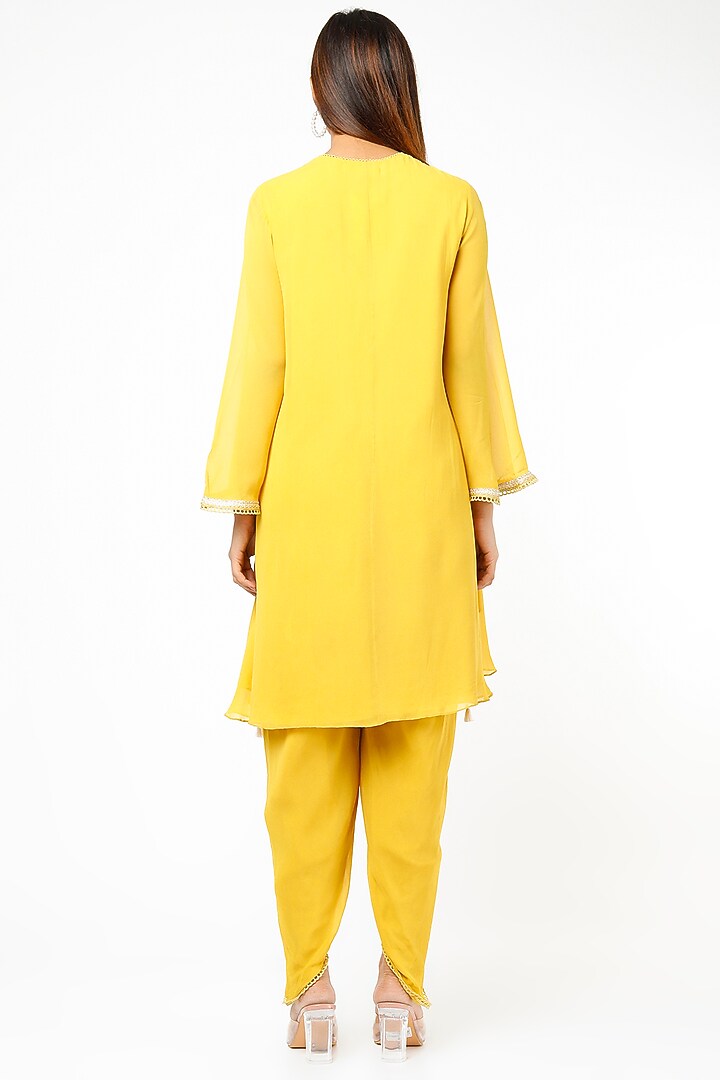 Yellow Georgette Embroidered Kurta Set by Ridhi agarwal at Pernia's Pop Up Shop