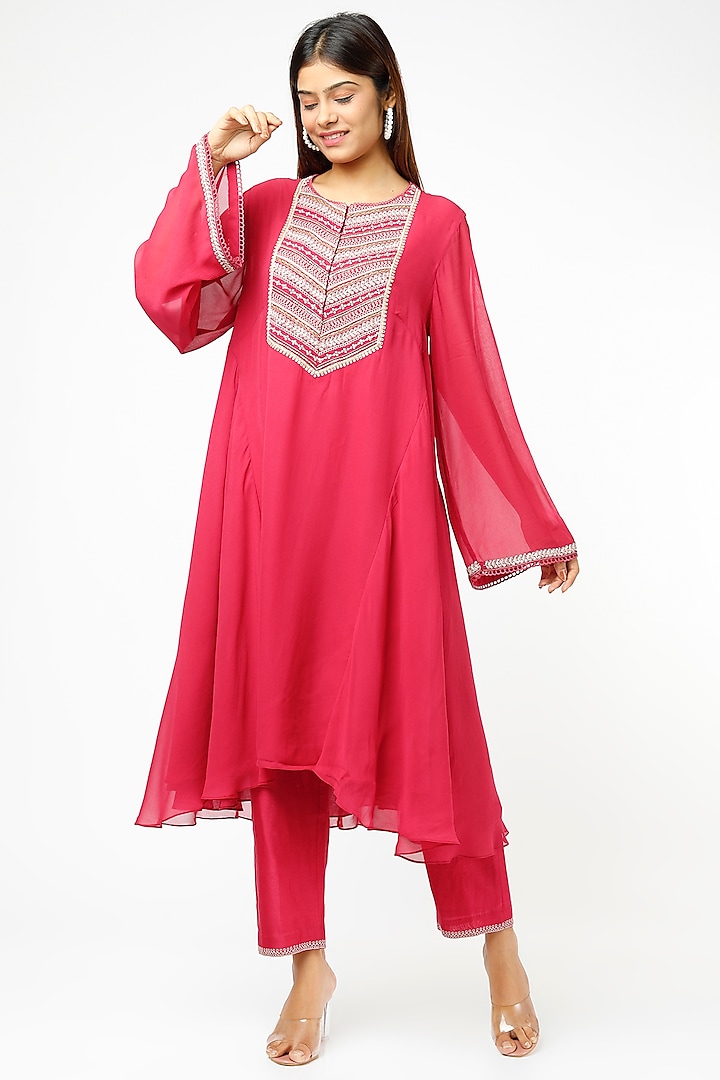 Pink Georgette Embroidered Kurta Set by Ridhi agarwal at Pernia's Pop Up Shop