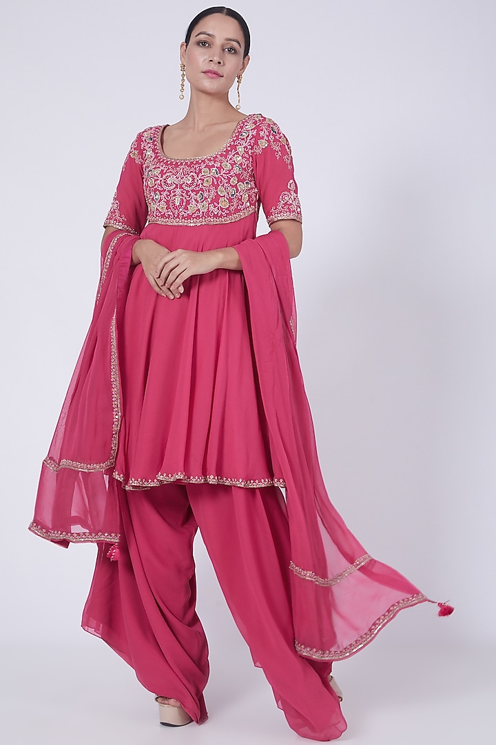 Fuchsia Hand Embroidered Kurta Set by Ridhi agarwal