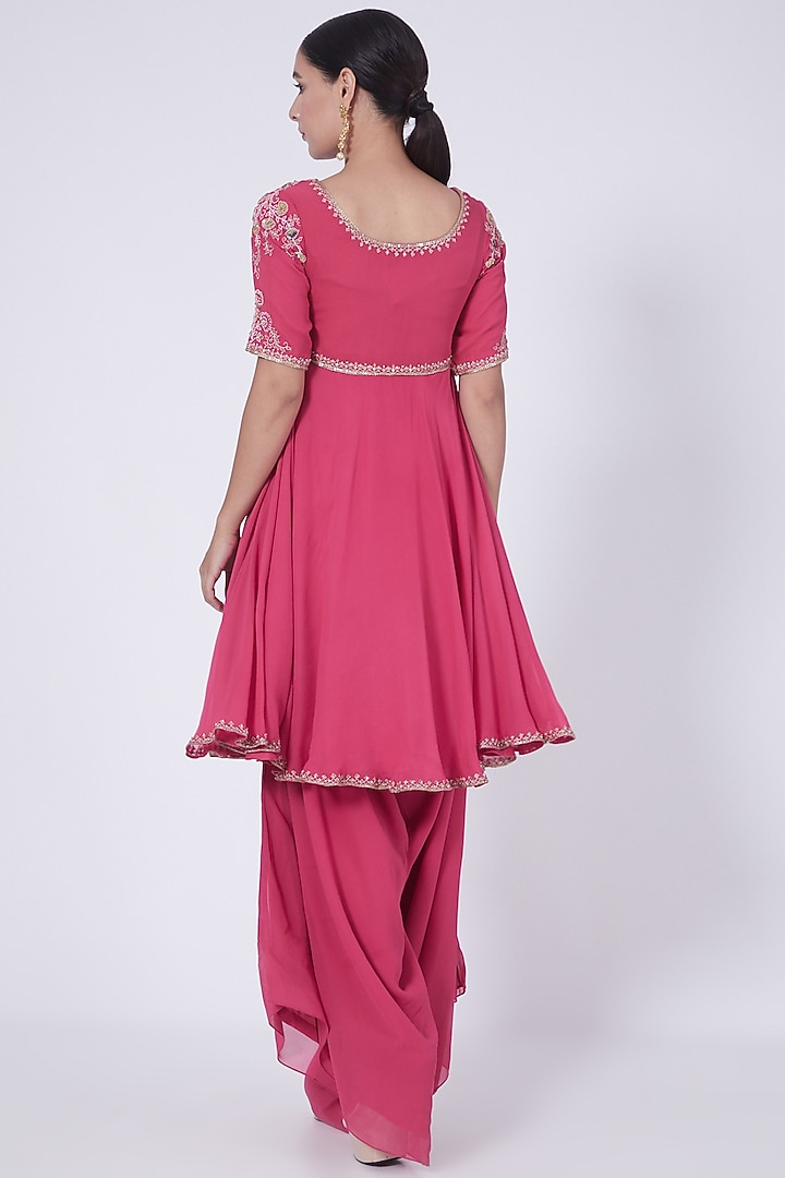 Fuchsia Hand Embroidered Kurta Set by Ridhi agarwal at Pernia's Pop Up Shop