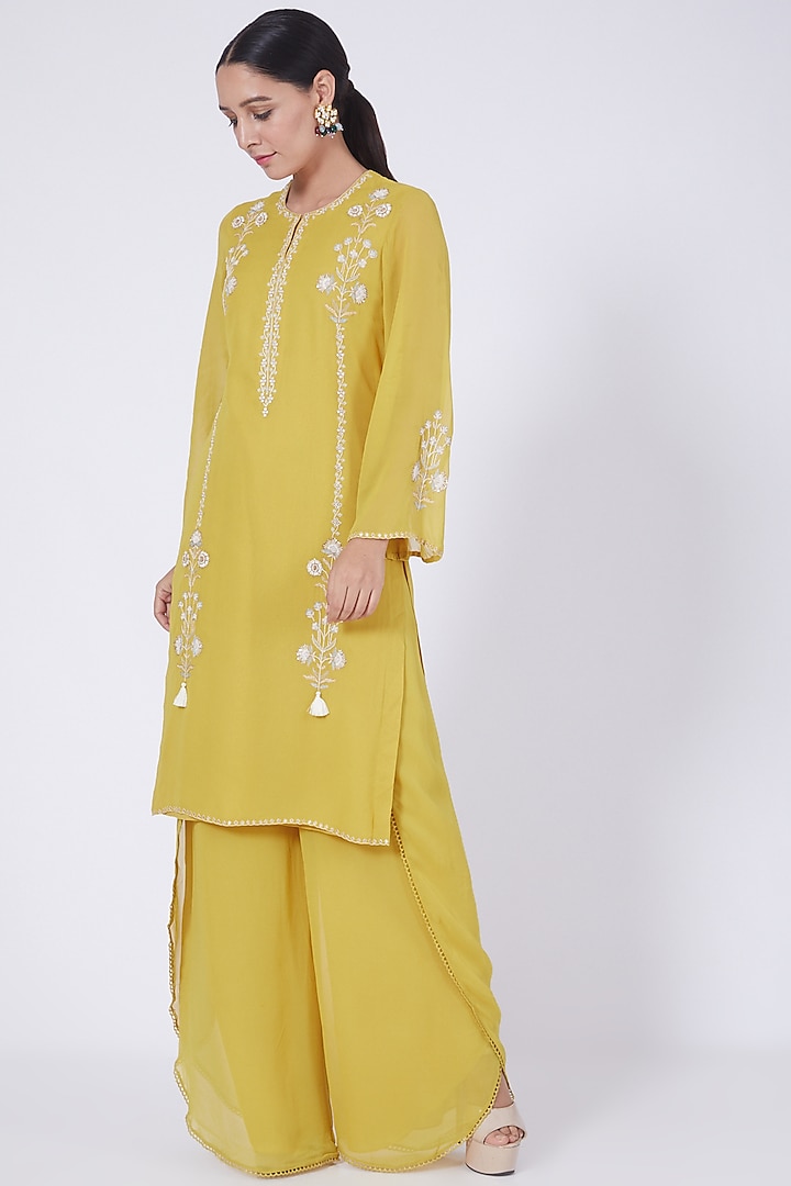 Mustard Hand Embroidered Kurta Set by Ridhi agarwal