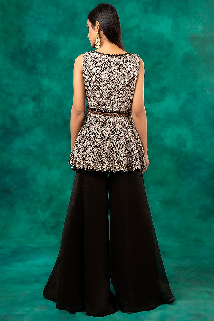 Black Embroidered Kurta Set by Ridhima Bhasin at Pernia's Pop Up Shop
