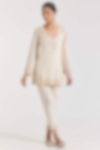Ivory Chanderi Aari Embroidered Kurta Set by Ridhima Bhasin at Pernia's Pop Up Shop