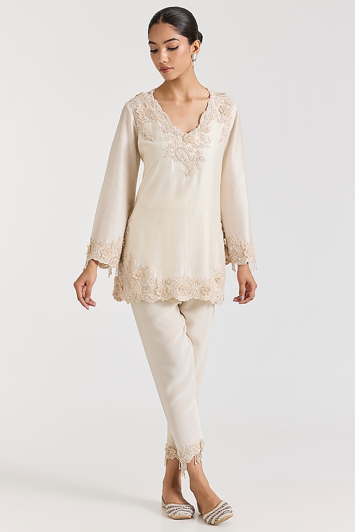 Ivory Chanderi Aari Embroidered Kurta Set by Ridhima Bhasin at Pernia's Pop Up Shop