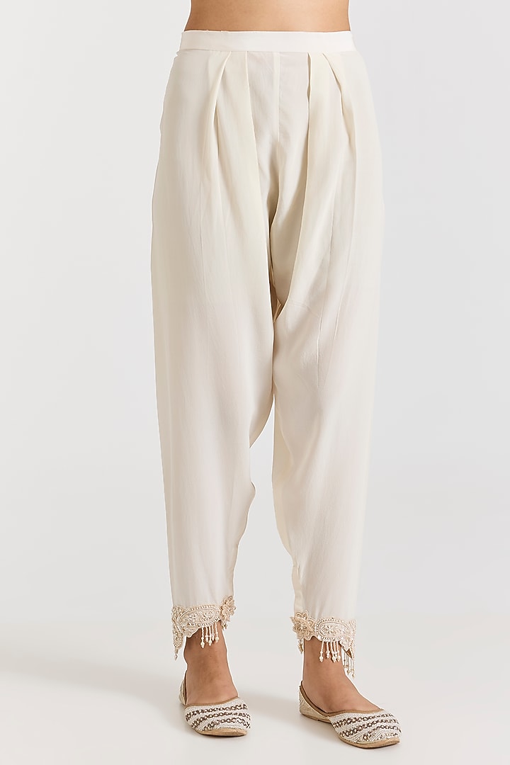 Ivory Chanderi Aari Embroidered Kurta Set by Ridhima Bhasin at Pernia's Pop Up Shop
