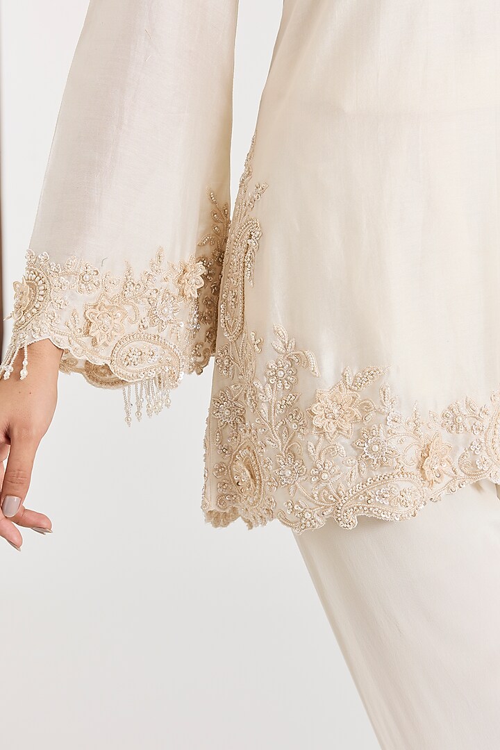 Ivory Chanderi Aari Embroidered Kurta Set by Ridhima Bhasin at Pernia's Pop Up Shop