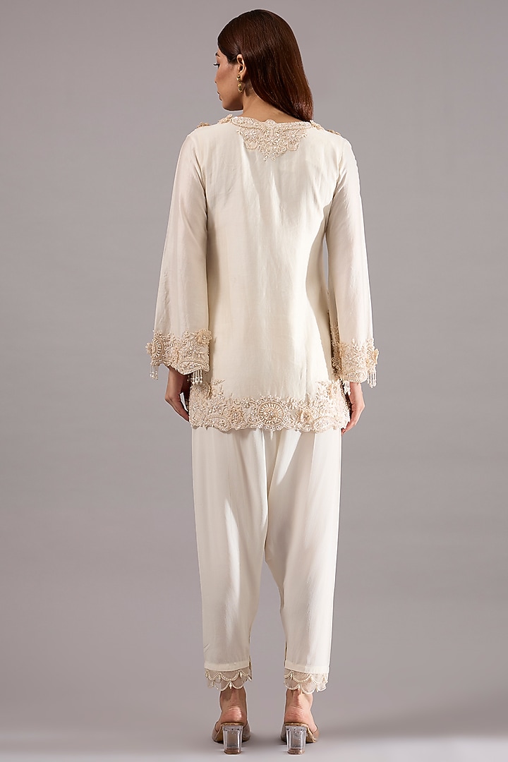Ivory Chanderi Embroidered Kurta Set by Ridhima Bhasin at Pernia's Pop Up Shop