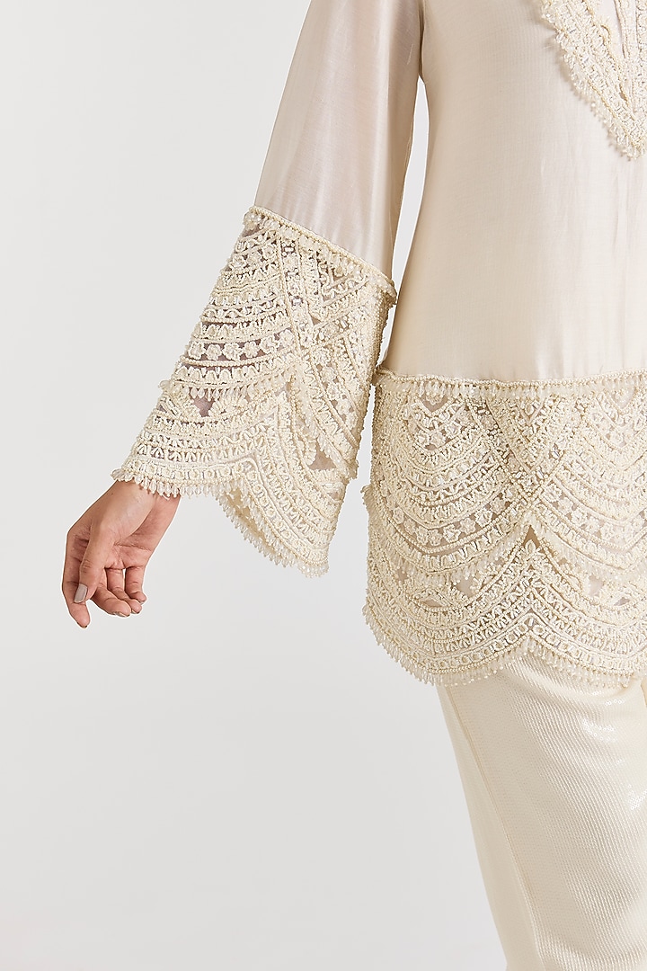 Ivory Chanderi Aari Embroidered Kurta Set by Ridhima Bhasin at Pernia's Pop Up Shop