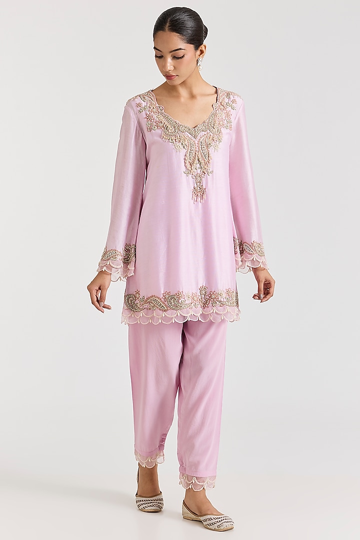 Pink Chanderi Aari Embroidered Kurta Set by Ridhima Bhasin at Pernia's Pop Up Shop