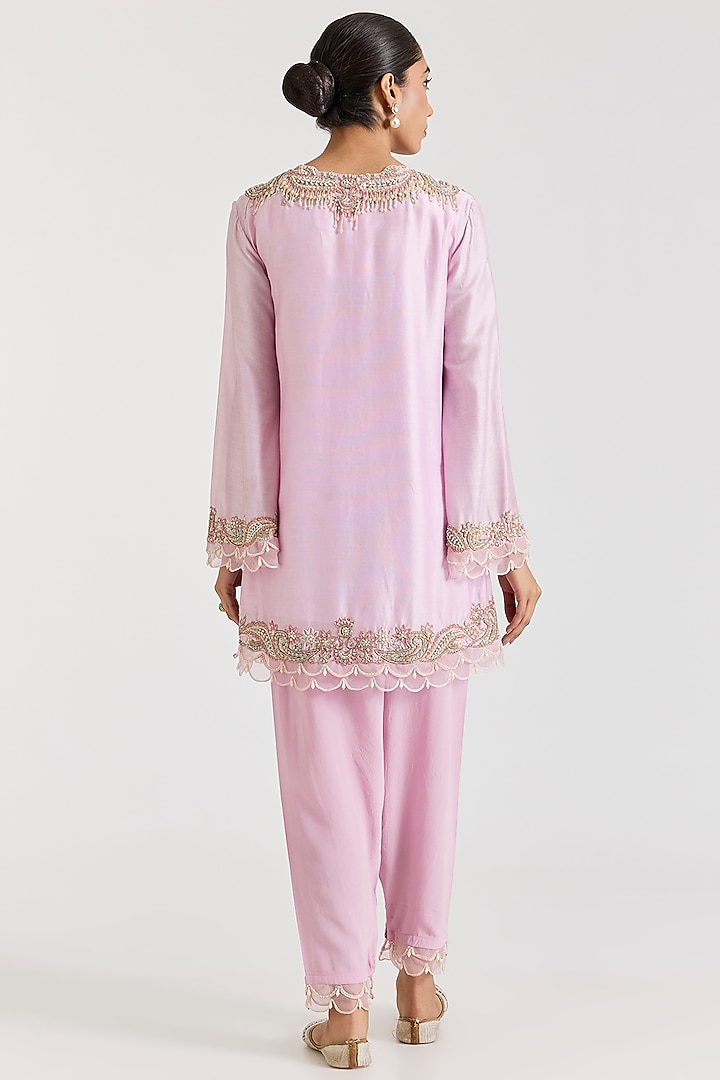 Pink Chanderi Aari Embroidered Kurta Set by Ridhima Bhasin at Pernia's Pop Up Shop