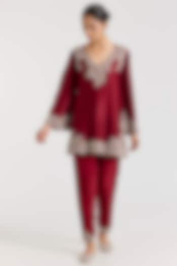 Red Chanderi Aari Embroidered Kurta Set by Ridhima Bhasin at Pernia's Pop Up Shop