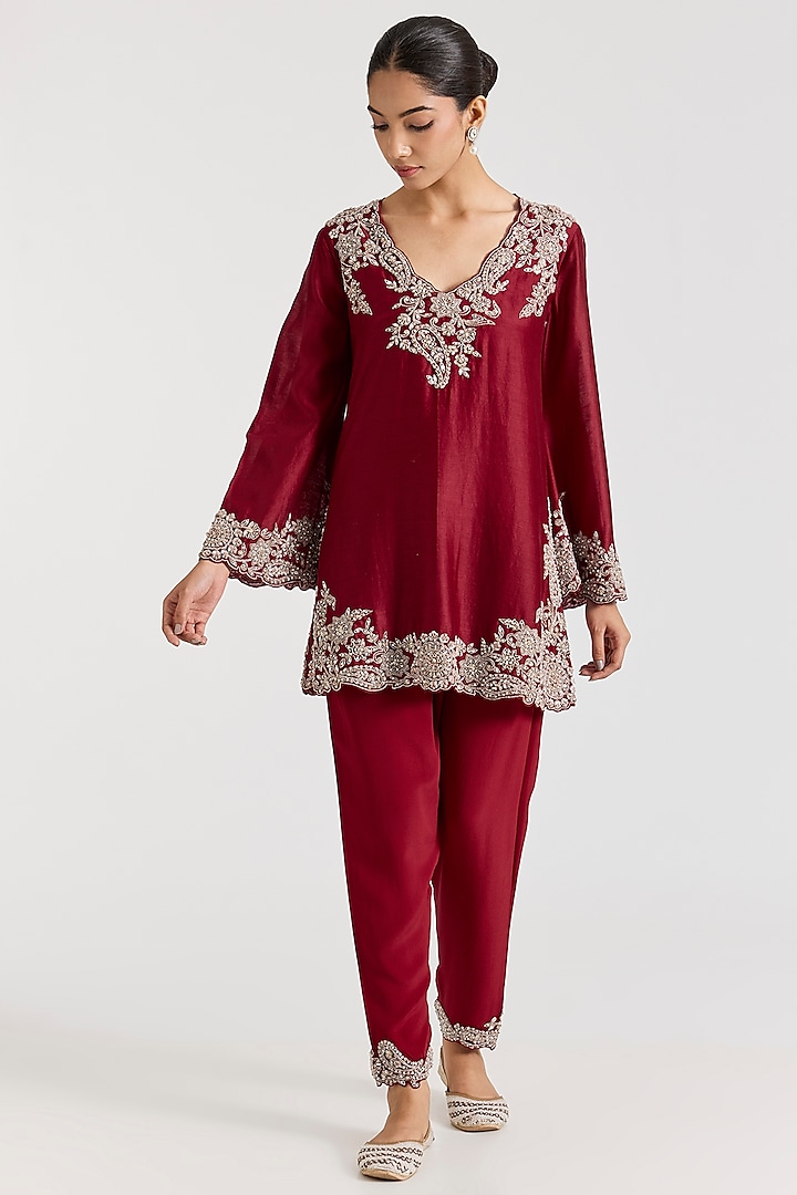 Red Chanderi Aari Embroidered Kurta Set by Ridhima Bhasin at Pernia's Pop Up Shop