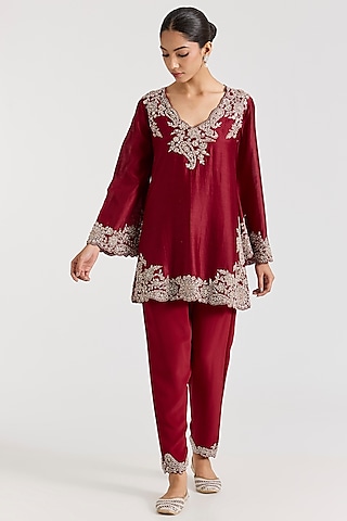 Red Chanderi Aari Embroidered Kurta Set by Ridhima Bhasin