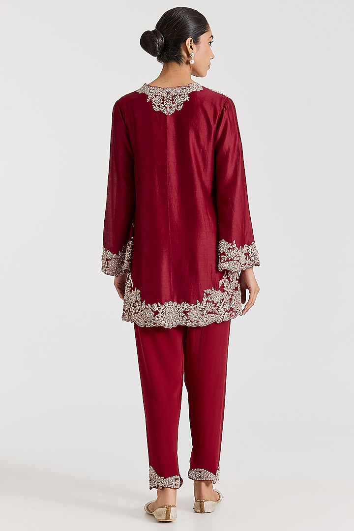 Red Chanderi Aari Embroidered Kurta Set by Ridhima Bhasin at Pernia's Pop Up Shop
