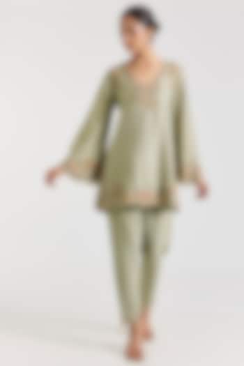 Grey Chanderi Aari Embroidered Kurta Set by Ridhima Bhasin at Pernia's Pop Up Shop