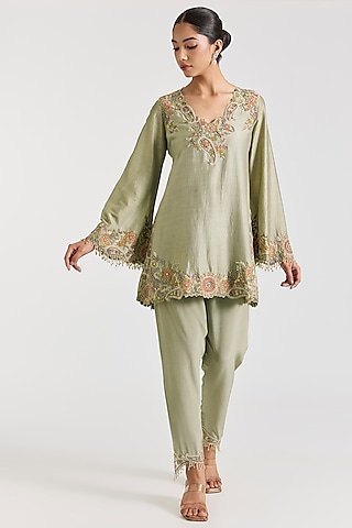Grey Chanderi Aari Embroidered Kurta Set by Ridhima Bhasin