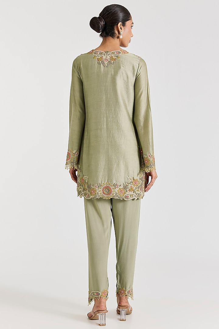 Grey Chanderi Aari Embroidered Kurta Set by Ridhima Bhasin at Pernia's Pop Up Shop