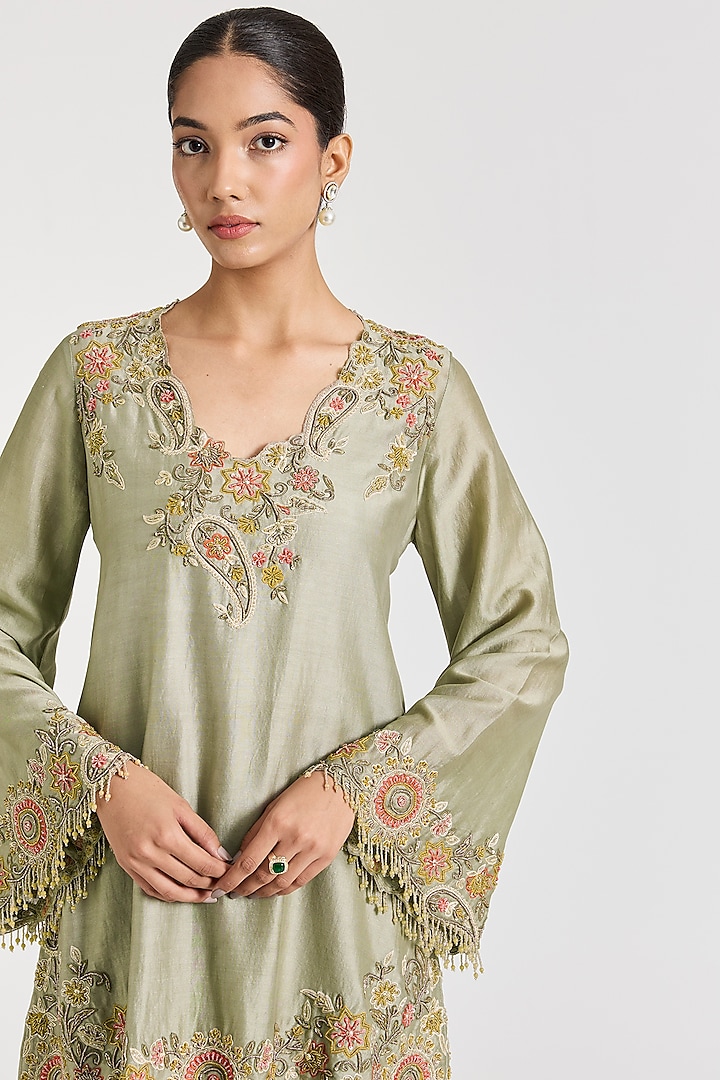 Grey Chanderi Aari Embroidered Kurta Set by Ridhima Bhasin at Pernia's Pop Up Shop