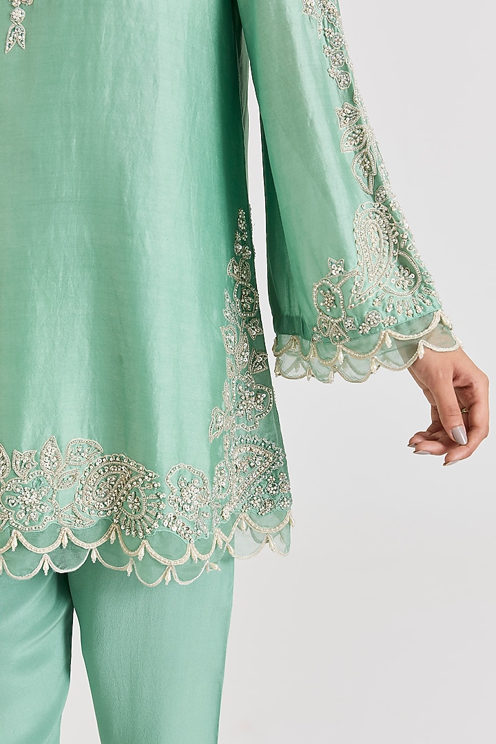 Green Chanderi Aari Embroidered Kurta Set by Ridhima Bhasin at Pernia's Pop Up Shop