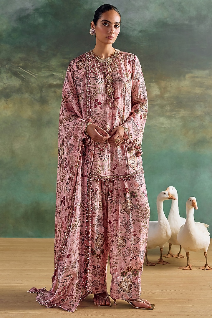 Petal Pink Habutai Silk Printed Kurta Set by Ridhima Bhasin at Pernia's Pop Up Shop