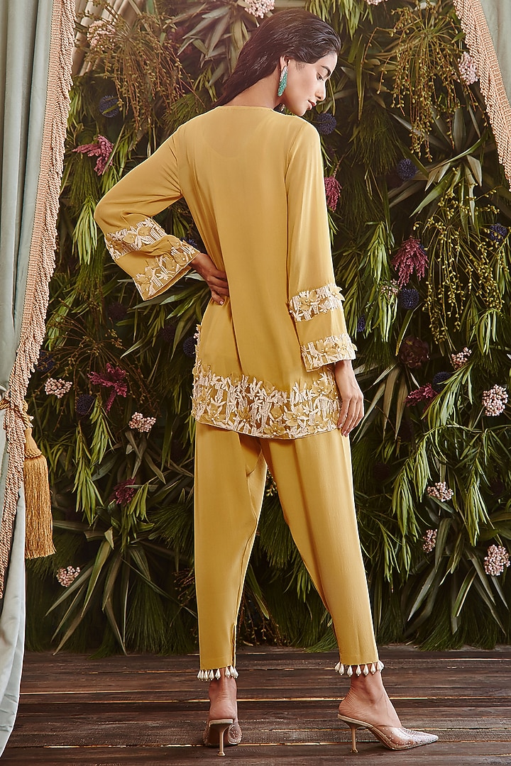 Mellow-Yellow Embroidered Kurta Set by Ridhima Bhasin at Pernia's Pop Up Shop