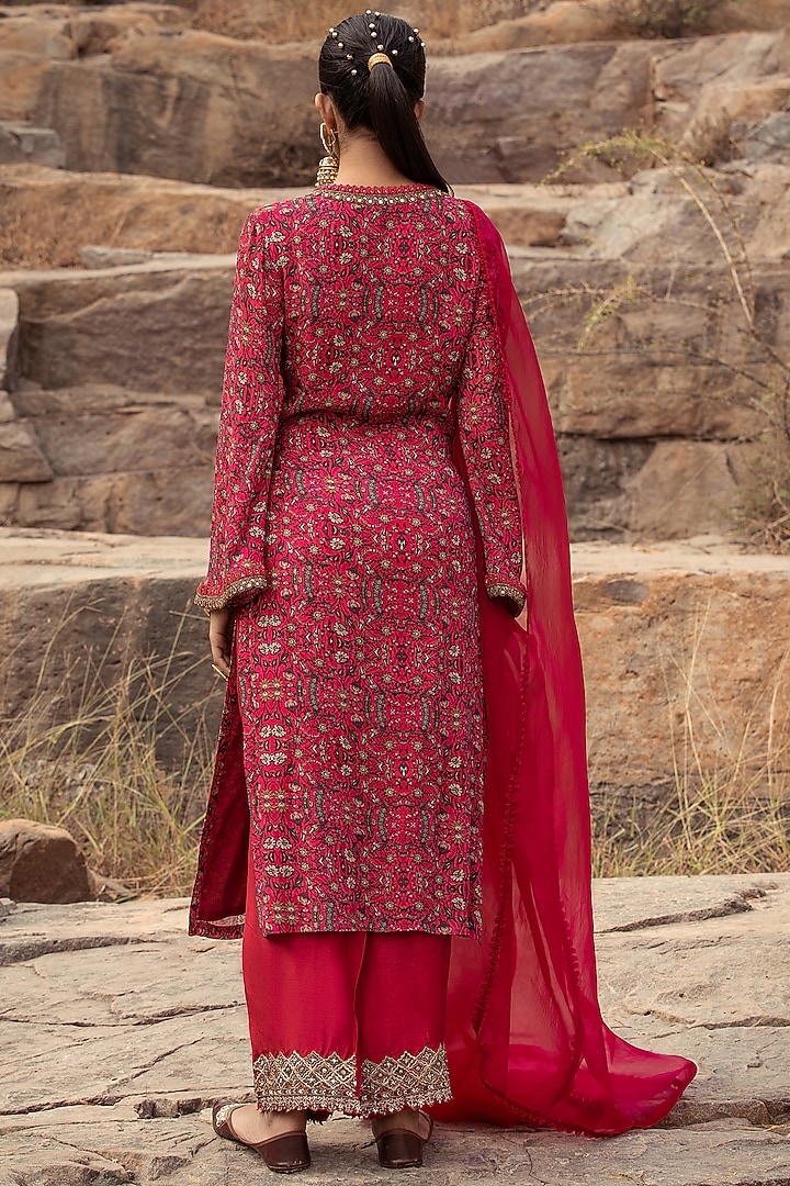 Fuchsia Embroidered Kurta Set by Ridhima Bhasin at Pernia's Pop Up Shop