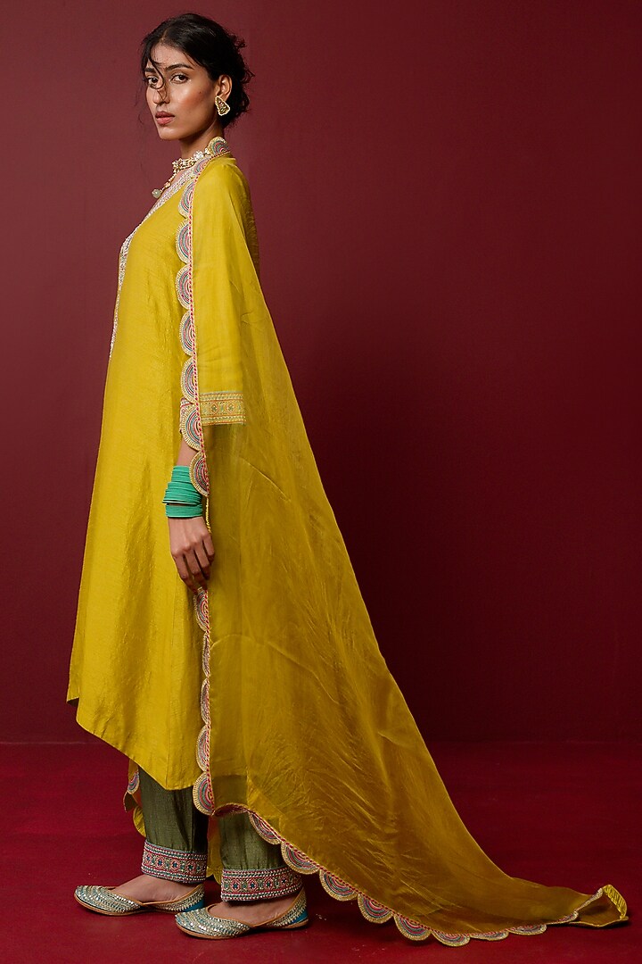 Mustard Viscose Raw Silk & Pure Silk Organza Hand Embroidered Kurta Set by Ridhimaa Gupta at Pernia's Pop Up Shop