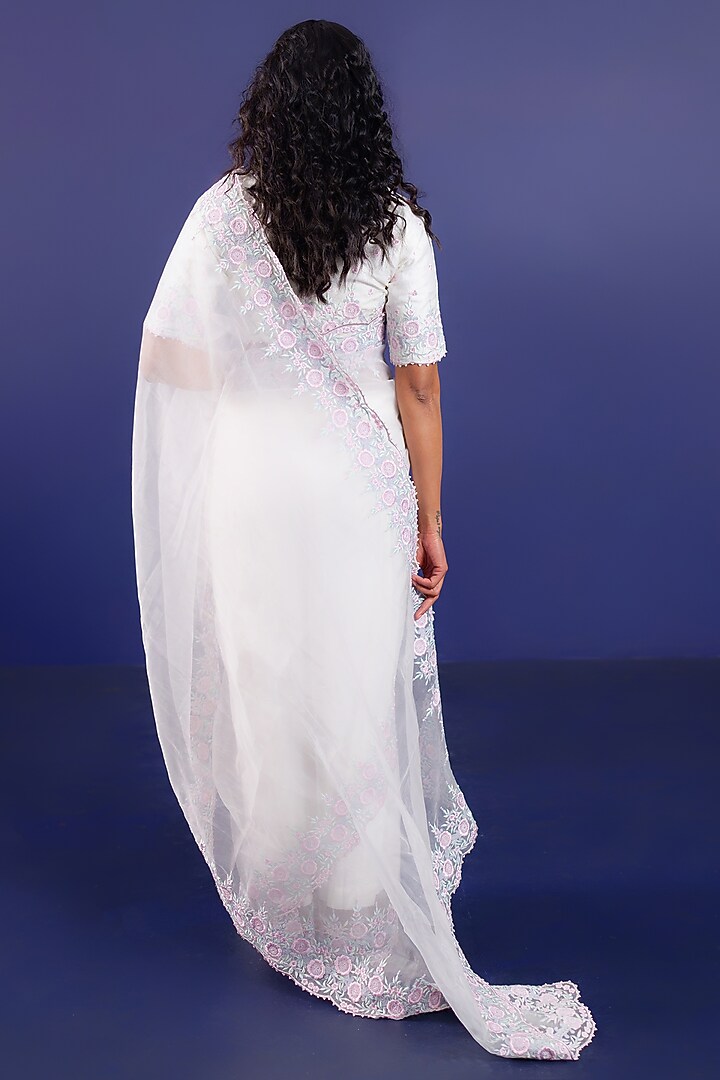 Off-White Pure Silk Organza Resham Embroidered Wedding Saree Set by Ridhimaa Gupta at Pernia's Pop Up Shop