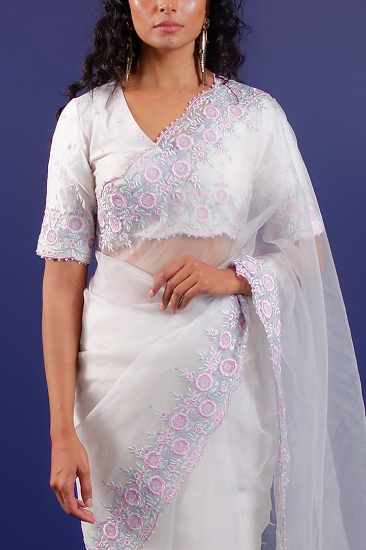 Off-White Pure Silk Organza Resham Embroidered Wedding Saree Set by Ridhimaa Gupta at Pernia's Pop Up Shop