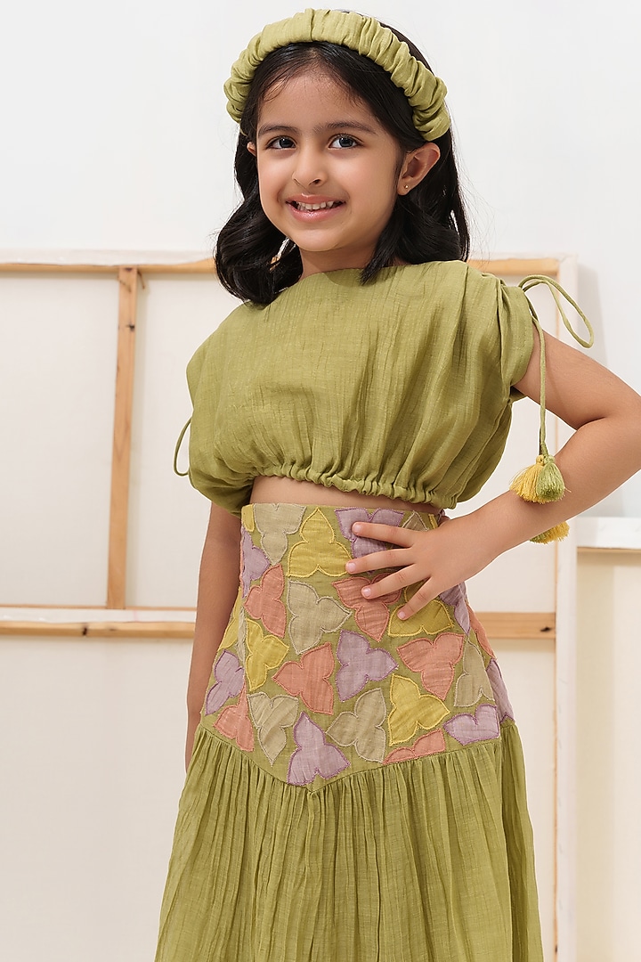 Green Embroidered Skirt Set For Girls by The Right Cut Kids at Pernia's Pop Up Shop