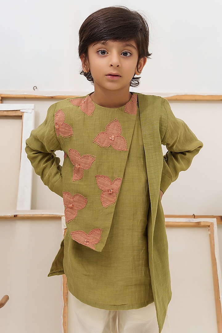 Green Embroidered Asymmetrical Kurta Set For Boys by The Right Cut Kids at Pernia's Pop Up Shop