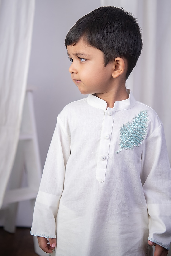 White Pure Cotton Feather Embroidered Kurta Set For Boys by The Right Cut Kids at Pernia's Pop Up Shop