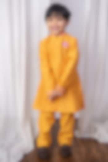 Mustard Yellow Chanderi Thread Hand Embroidered Kurta Set For Boys by The Right Cut Kids at Pernia's Pop Up Shop