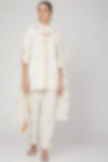 Ivory Mirror Embroidered Kurta Set For Girls by The Right Cut Kids at Pernia's Pop Up Shop