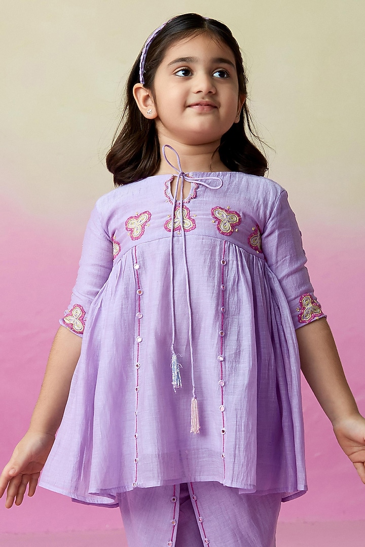 Lavender Chanderi Mirror Embroidered Kurta Set For Girls by The Right Cut Kids at Pernia's Pop Up Shop