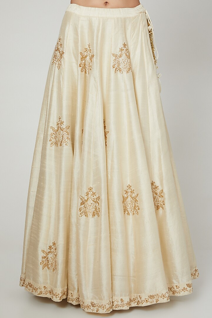 Ivory Embroidered Wedding Lehenga Set by RRishita & Mitali at Pernia's Pop Up Shop