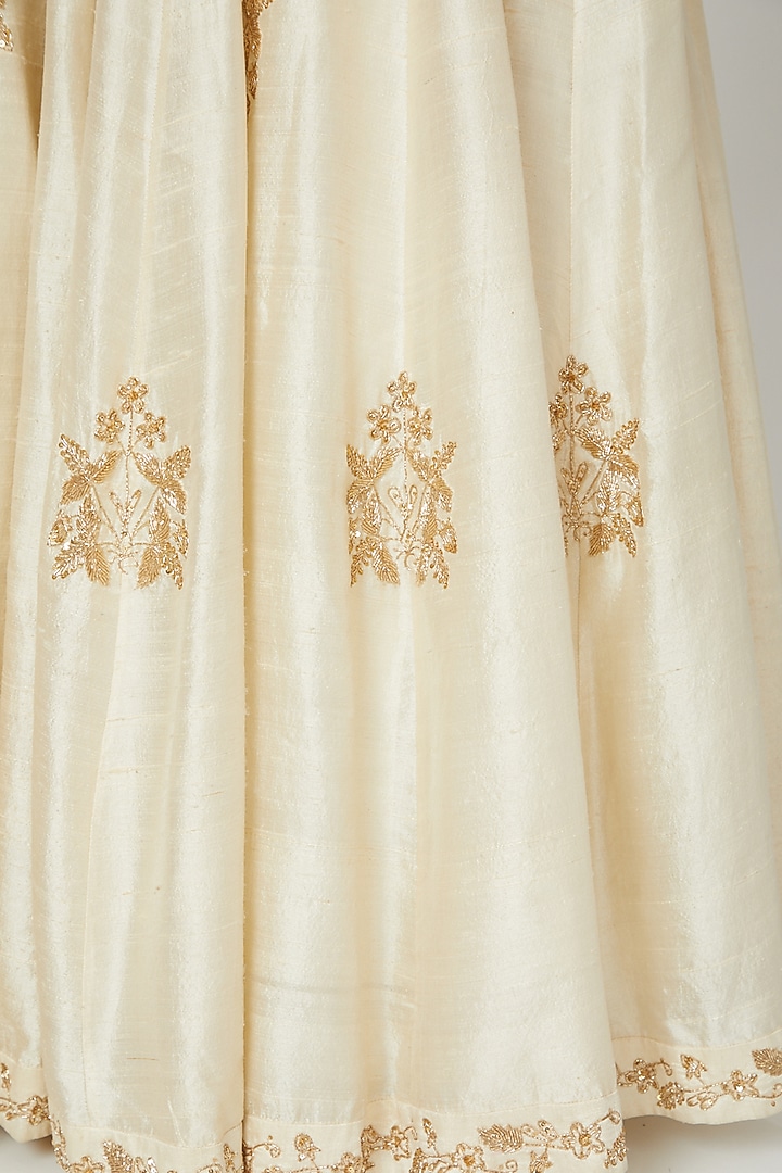 Ivory Embroidered Wedding Lehenga Set by RRishita & Mitali at Pernia's Pop Up Shop