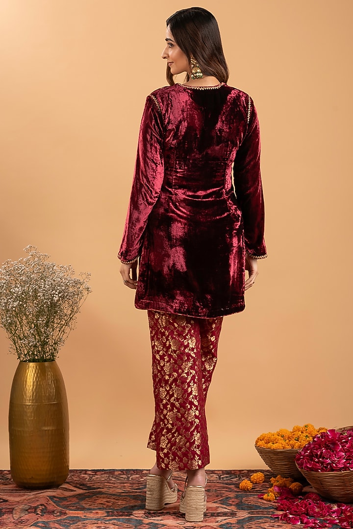 Maroon Silk Velvet Gota Embroidered Kurta Set by Rirasa at Pernia's Pop Up Shop