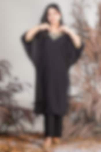 Black Georgette Hand Embroidered Kurta Set by Rirasa at Pernia's Pop Up Shop