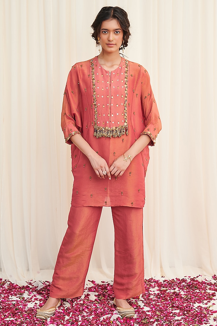 Pink Tissue Hand Embroidered Kurta Set by Rirasa at Pernia's Pop Up Shop